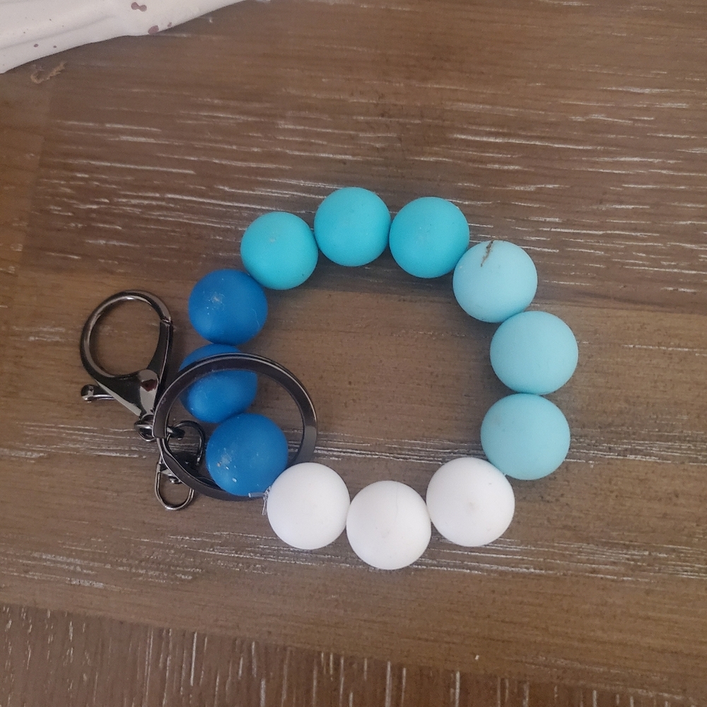 Key chain wristlet